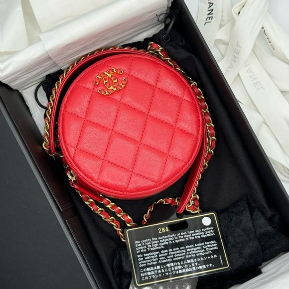 💞Authentic💞Chanel red round clutch crossbody- lambskin leather - Picture 7 of 11